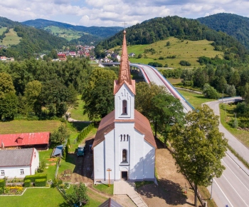 Kostol - rekonštrukcia strechy 2020 - z dronu